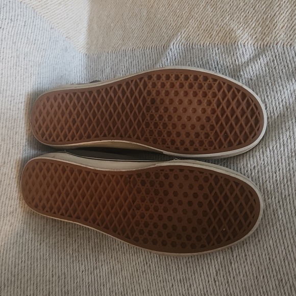 VANS - Picture 3 of 5